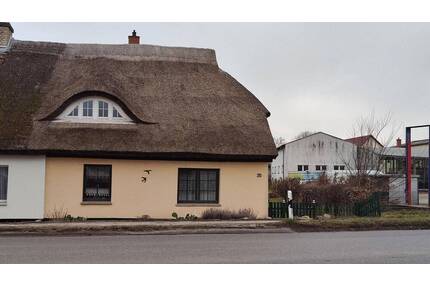 Insel Rügen Einfamilienhaus Doppelhaushälfte mit 1813qm Eigentumsgrundstück - Putbus OT Kasnevitz