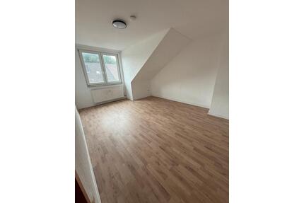 Dachgeschoss Wohnung 3 Zimmer - 860,00&nbsp;EUR Kaltmiete, ca.&nbsp; 75,00&nbsp;m&sup2; in Duisburg (PLZ: 47139) Beeck