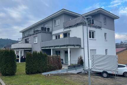 Traumhafte, teilmöbliere 2-Zimmer-Wohnung mit Terrasse und Garten in wunderschöner Wohnlage - Stockach