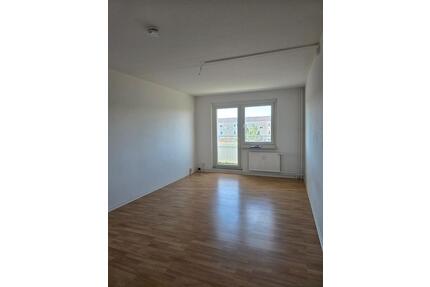 Schnäppchenpreis! 70m² Wohnfläche - 3 Raumwohnung + Wanne + Balkon - Stendal