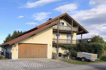 Zweifamilienhaus Gartenwohnung mit Einliegerwohnung, Terrasse & Garage in ruhiger Traumlage - Söchtenau Schwabering