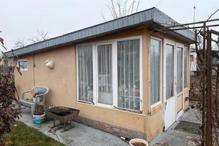 Kleingarten abzugeben mit 300 m², Laube, Wasser, Teich, Strom - Senftenberg