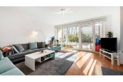 Helle Drei-Zimmer-Wohnung in Neuss mit Loggia, Aufzug und Stellplatz