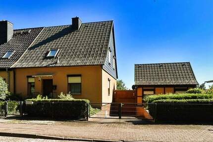 Doppelhaushälfte mit Einliegerwohnung, Garten und zwei Garagen - Nordhausen