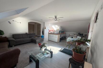 3 Zimmer DG Wohnung mit 2 Stellplätzen und Gartenanteil - Klingenberg am Main