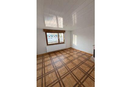 Attraktive Erdgeschosswohnung (+3 Garagen und Wintergarten) - Essen Stadtbezirk IV