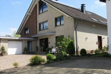 Geräumiges, gepflegtes, großzügiges Zweifamilienhaus in Fürstenberg (Bad Wünnenberg) - Bad Wünnenberg (OT Fürstenberg)