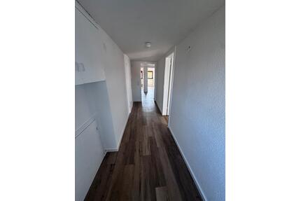 60 qm Charmante Dachgeschosswohnung 3 Zimmer + Abstellraum+ EBK - Neckarsulm