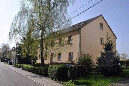Drei-Zimmer Dachgeschosswohnung mit Loggia - Schkopau