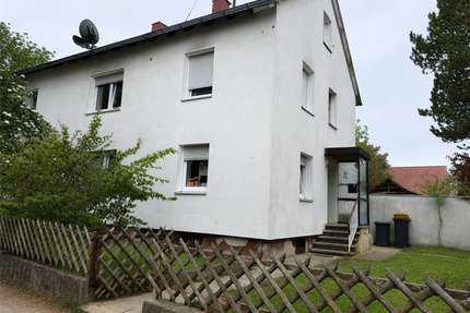Zweifamilienhaus mit Entwicklungspotenzial in ruhiger Lage von Illertissen-Au