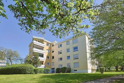 Lichtdurchflutete Wohnung mit großem Balkon und Blick ins Grüne - Böblingen