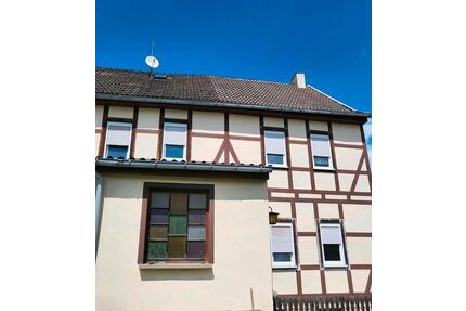 Doppelhaushälfte - 79.000,00&nbsp;EUR Kaufpreis, ca.&nbsp; 198,00&nbsp;m&sup2; in Drei Gleichen (PLZ: 99869)
