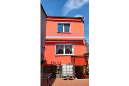 Schönes Ein Zweifamilienhaus in Baalberge - Bernburg (Saale)