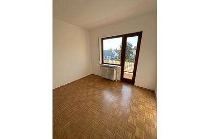 Charmante 3-Zi.-Wohnung mit EBK und Balkonen - Frankfurt am Main Bonames