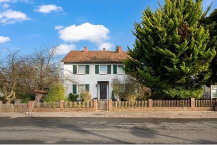 Grundstück mit Entwicklungspotenzial - bebaut mit Altbestand (wirtschaftlich abrissreif) - Frankfurt am Main Nieder-Eschbach