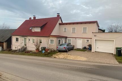 Einfamilienhaus mit Einliegerwohnung und Scheune - Haundorf