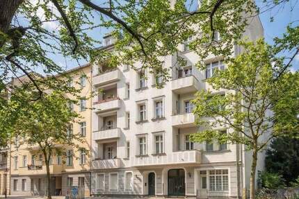 Altbauwohnung mit 4 Zimmern und Terrasse - Berlin Charlottenburg