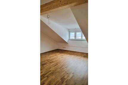 Haus zum Mieten in Rosenheim 1.990,00 € 132 m²