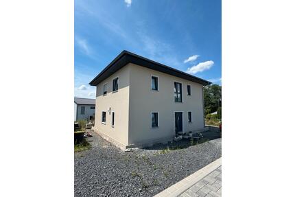 Haus zum Verkauf - 420.000,00&nbsp;EUR Kaufpreis, ca.&nbsp; 177,00&nbsp;m&sup2; in Hellenhahn-Schellenberg (PLZ: 56479)