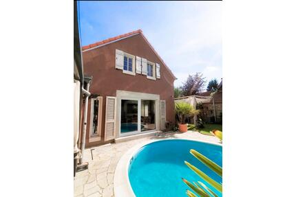 Köln, stilvoll Landhaus für Messe, vier PersonenFerienimmobilie