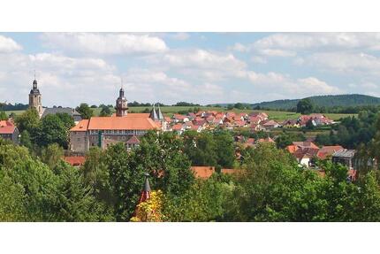 Charmante 2-Zimmer-DG-Wohnung - Ideal für Singles oder Pendler - Schleusingen
