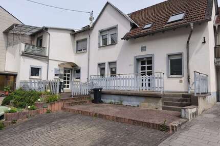 Haus zum Kaufen in Fischbach 129.000,00 € 220 m²