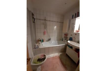 Ab 1.5.: schöne, ruhige EG-Wohnung, 2 Zi., Balkon - Zwickau