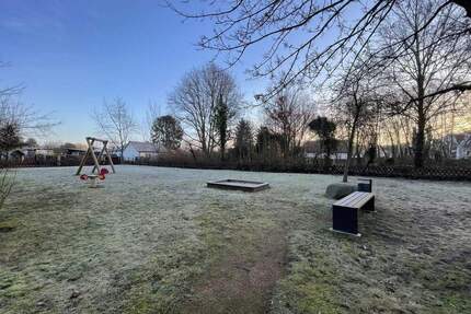 Attraktive 2 Zi. Wohnung in Altglienicke - mit Balkon & Tiefgaragenstellplatz - Berlin