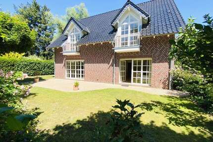 Haus zum Kaufen in Berlin-Zehlendorf 1.730.000,00 € 250 m²