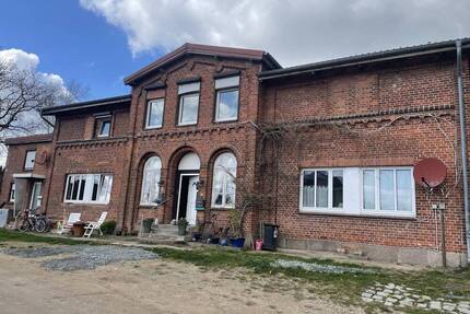 Voll vermietetes Mehrfamilienhaus mit 4 Wohneinheiten und einer Einliegerwohnung in Rehhorst