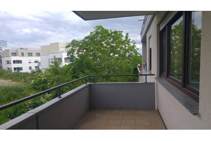 renovierte 1,5-Zi-Whg. Stadtmitte Postareal, Südbalkon, Pkw-Stellplatz - Leonberg