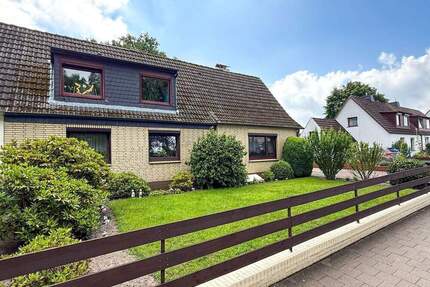 Solide Doppelhaushälfte mit zwei vermieteten Wohneinheiten auf Erbbaurechtsgrundstück in Wedel