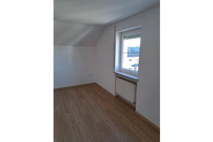 2-Zimmer-Wohnung Dachgeschoß - 500,00&nbsp;EUR Kaltmiete, ca.&nbsp; 46,43&nbsp;m&sup2; in Freilassing (PLZ: 83395)