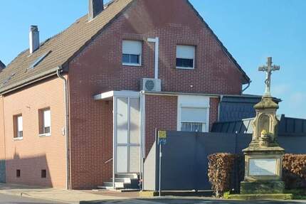 Gepflegtes Einfamilienhaus mit Garten & Garage in DN-Arnoldsweiler - Düren