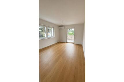Moderne 3 -Zimmer-Wohnung (80 m2) Obergeschoss mit Balkon, EBK - Karlsdorf-Neuthard