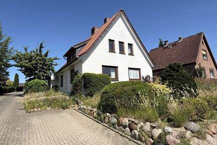 Lübeck Siedlung Dornbreite: EFH mit 100 m² Wohn-Nutzfläche und 5 Zimmern Vollkeller auf 570 m² Eigenland