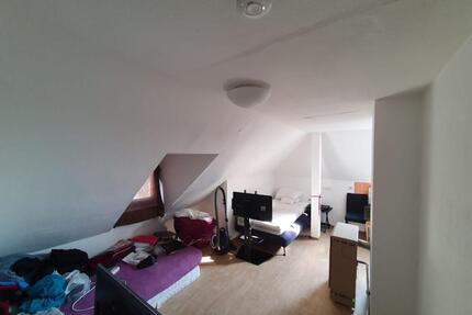 1 Zimmer Wohnung ( WG - geeignet, da 2 getrennte Eingänge ) - Coburg