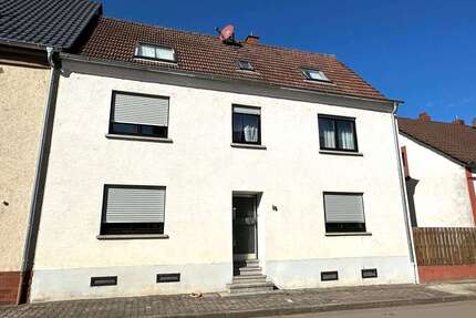 Haus zum Mieten in Hauptstuhl 1.800,00 € 214 m²