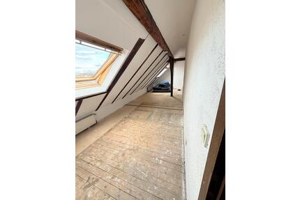 Helle 2 Zimmer Wohnung im Dachgeschoss in Bochum Riemke ab sofort