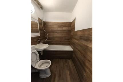 Bad neu gestaltet bei für Sie neu renovierter Wohnung im 2.Obergeschoss - Halle (Saale) Silberhöhe