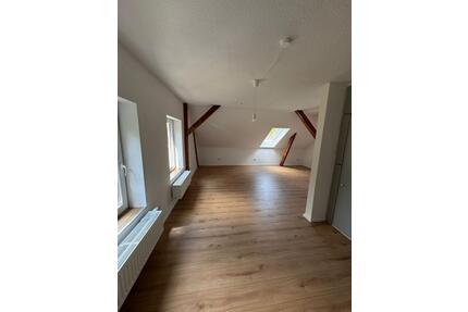 Charmante 4,5-Zimmer-Wohnung (135 m²) mit Eichenbalken, Einbauküc - Husby