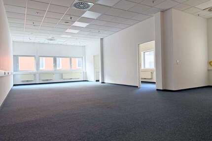 Büro in Nagold 980,00 € 98 m² - 980,00&nbsp;EUR Kaltmiete, ca.&nbsp; 98,00&nbsp;m&sup2; in Nagold (PLZ: 72202)