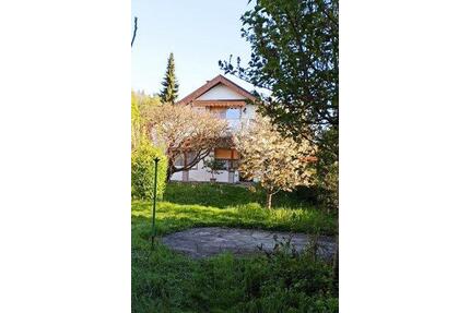 Ein-Zweifamilienhaus in traumhaft ruhiger Lage mit großem Grund - Grünsfeld