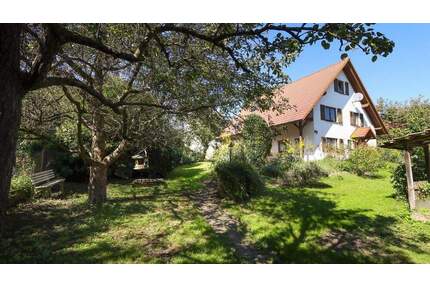 Provisionsfrei - Rarität - 2 Häuser, große Scheune und großer Garten in Freiburg-Munzingen.