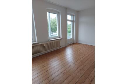 3 12-Zimmer-Wohnung mit Balkon 2. Etage Garage - Flensburg