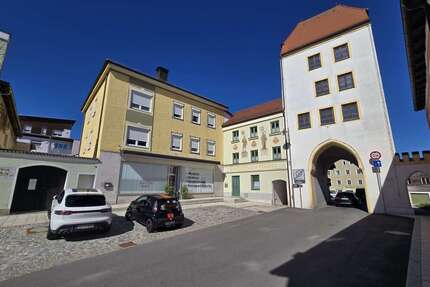Haus zum Kaufen in Neumarkt St. Veit 850.000,00 € 258 m²