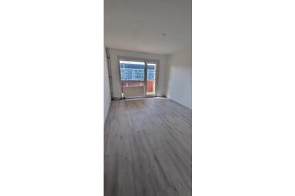 Wohnen am Süßen See - renovierte 4-Raum-Wohnung mit Balkon - Seegebiet Mansfelder Land