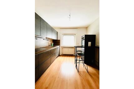 Frisch renovierte 3-Zimmer-Wohnung mit Balkon & EBK in Limburg - Limburg an der Lahn