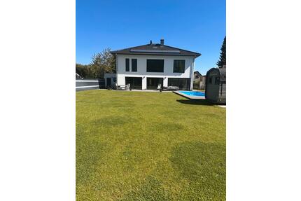 Villa zum Verkauf - 1.500.000,00&nbsp;EUR Kaufpreis, ca.&nbsp; 248,00&nbsp;m&sup2; in Brieselang (PLZ: 14656)