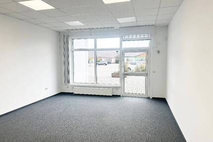 ***LICHTDURCHFLUTETE GEWERBEEINHEIT IM EINKAUFSPARK IN NÜNCHRITZ*** - perfekte Lage für Ihr Business!